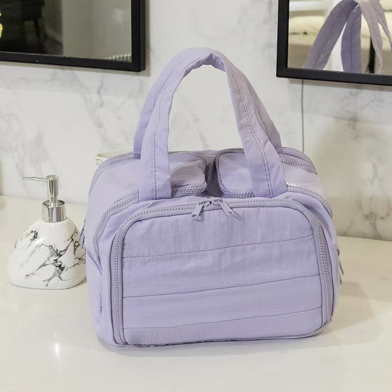 Lightweight And Large Capacity Partition Storage Travel Bag